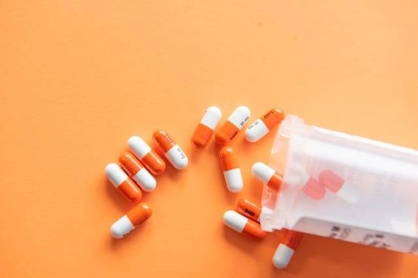 Quelles sont les précautions à prendre avant d'utiliser des produits de pharmacie sans ordonnance ?